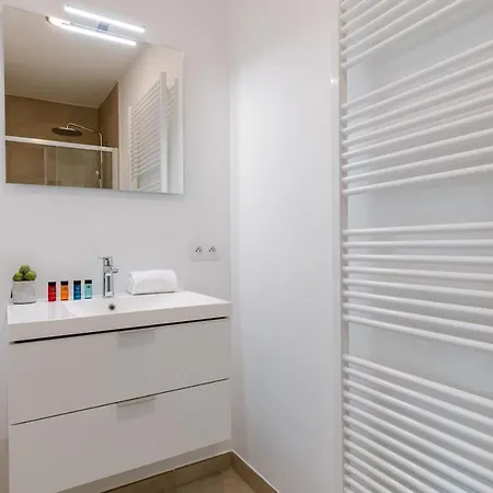 Huswell - Beautifully Decorated With Sunny Terrace *