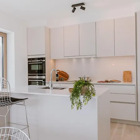 Huswell - Beautifully Decorated With Sunny Terrace