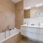 Апартаменти Huswell - Beautifully Decorated With Sunny Terrace Остенде