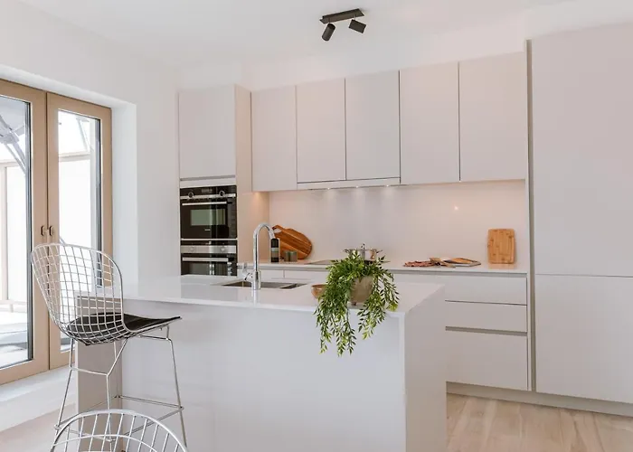 Huswell - Beautifully Decorated With Sunny Terrace