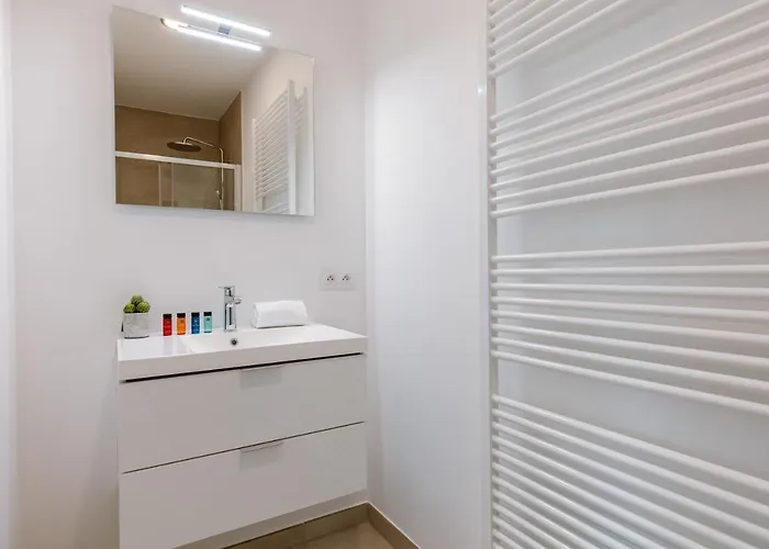 Huswell - Beautifully Decorated With Sunny Terrace *